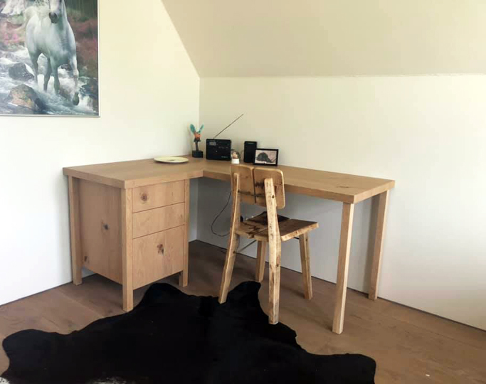 Massief eiken bureau met drie lades