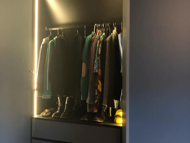 Kleding hangkast met verlichting